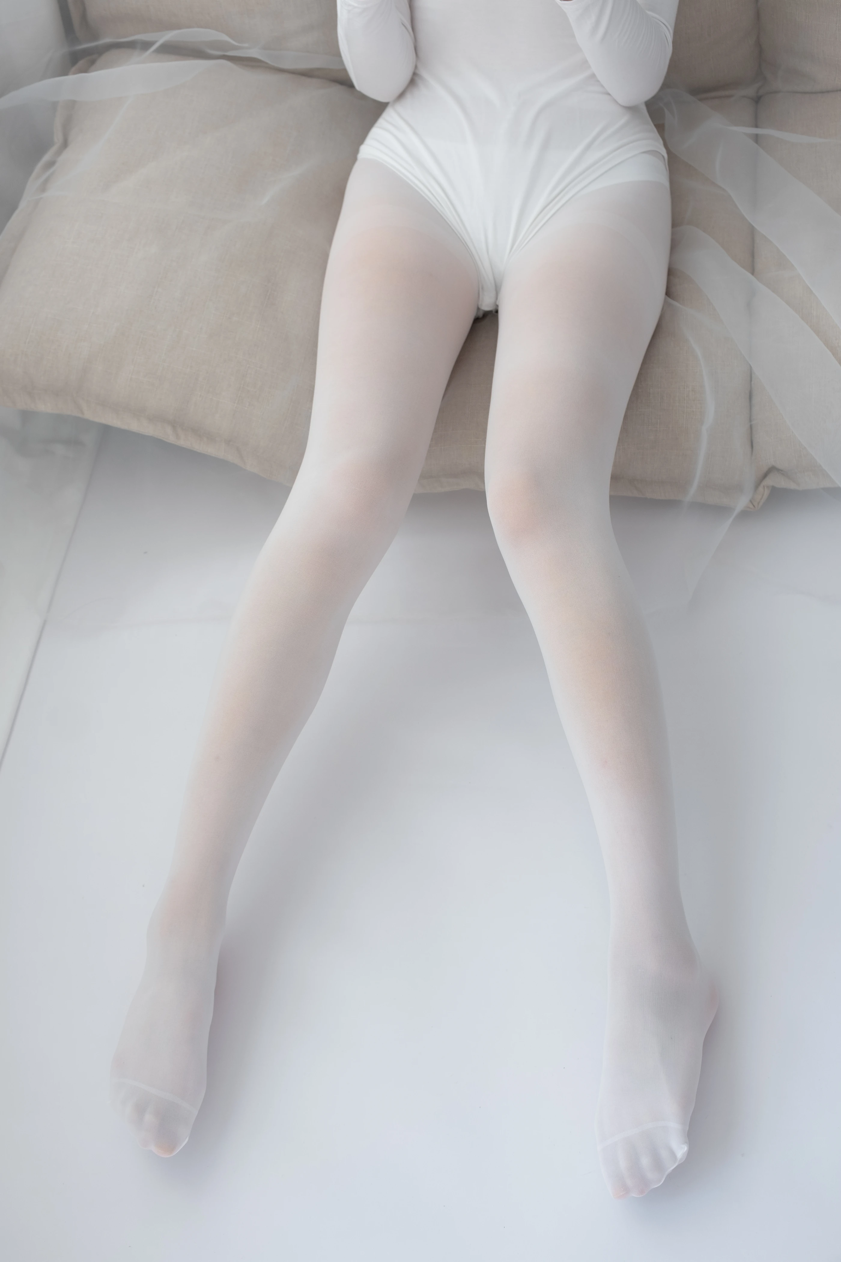 森萝财团 [ALPHA-007] 纯白的诱惑白丝裸足 [156P]插图9